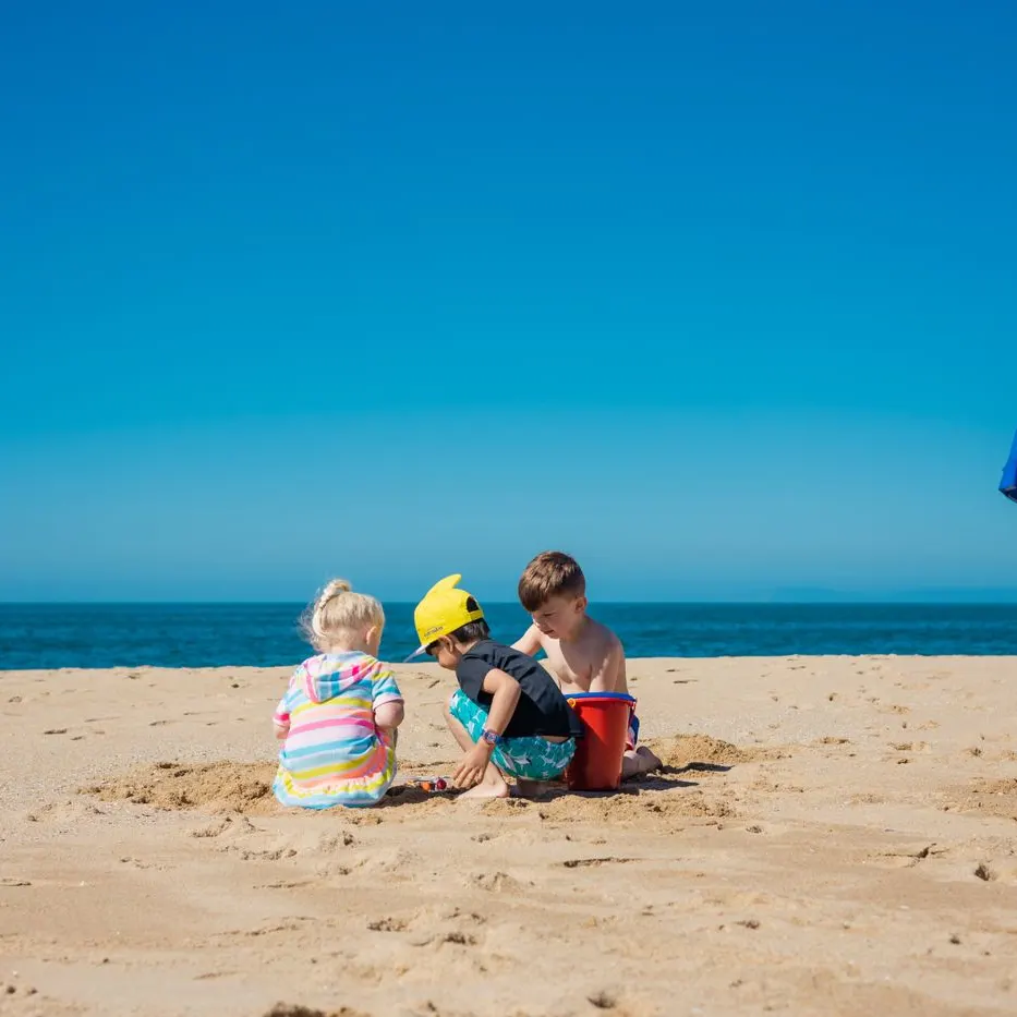 8 tips for keeping children safe on vacation