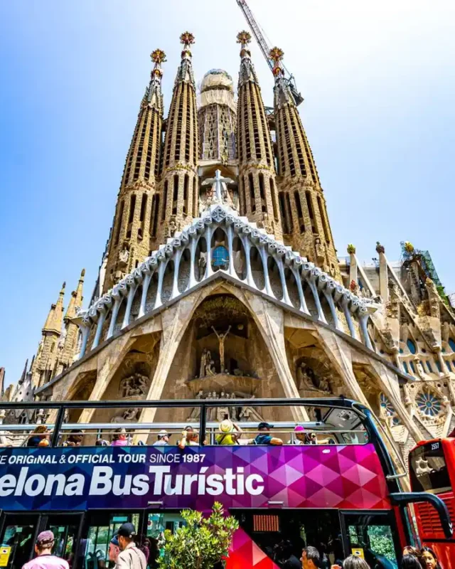 Top 10 tourist attractions in the world wave at you now