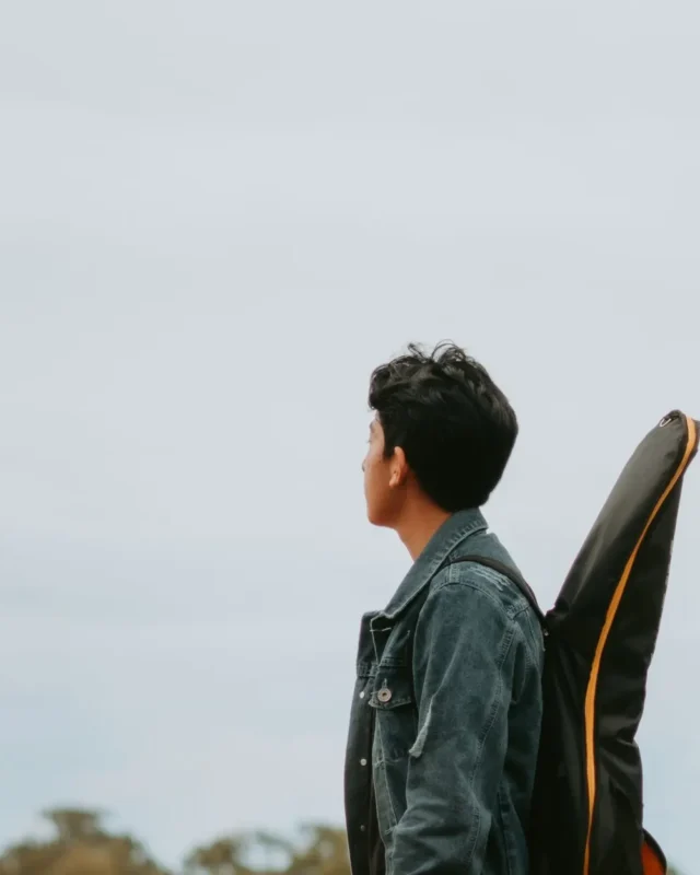Top 5 Travel Guitars for Backpackers
