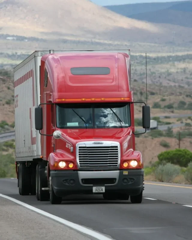 5 Benefits of Attending Truck Driving School