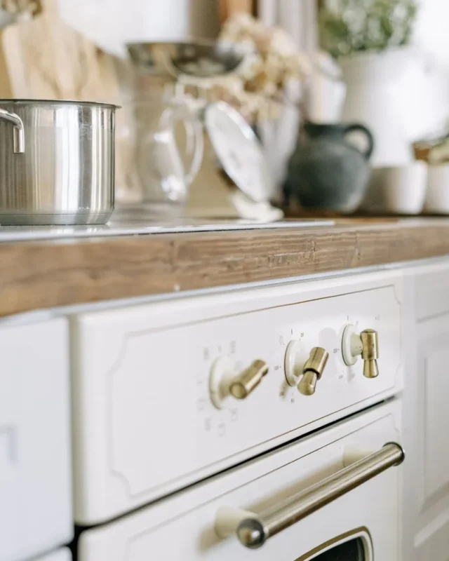 Everything You Need to Know about White Kitchen Knobs